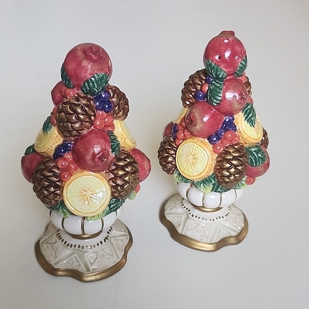 Fitz and Floyd Classics Winter Spice Christmas Salt and Pepper Shaker - Picture 3 of 6